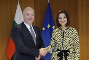 Китай разгръща националната платформа за онлайн лична карта за сигурна цифрова проверка на идентичността · Technode
