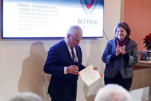 Китай стартира първия център за индустрията на мозъка-компютър в Шанхай · Technode