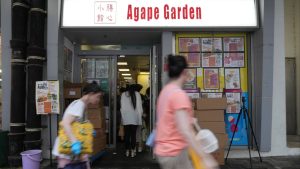 Малки коледари с добри пожелания посетиха Община Димитровград