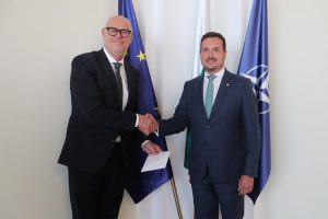 Си изпраща поздравления за събитието в чест на 55-ата годишнина от китайско-американската пинг-понг дипломация