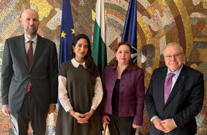 В Работилницата за сурвакници в Община Велико Търново деца и родители сътвориха красота