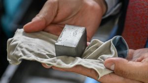 Износът на китайски редкоземни магнити за ЕС скача с почти 60%, след като одобренията влизат в сила