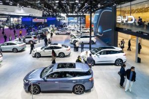 Министър Адемов запозна заместник-председателя на ЕК Роксана Мънзату с усилията на кабинета да защити най-уязвимите