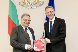 Министър Попов и посланик Пиер Хагман обсъдиха трите програми, изпълнявани в областта на околната среда с донорско финансиране от страна на Швейцария