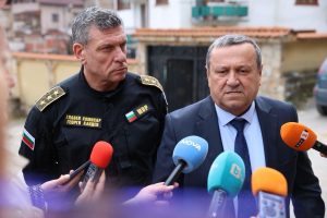 Министър Адемов в Якоруда: Получаваме сигнали за натиск върху избиратели, не се поддавайте