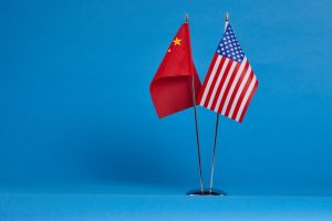 Китай, САЩ оформят „допълваща конкуренция“ в ИИ