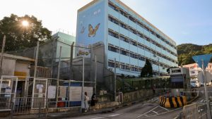 Служител на затвора призна за брутално нападение над затворник след игра на бинго с бебешка пудра