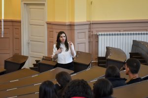 Час по безопасно инвестиране: ученици търсят рискове във финансовия свят